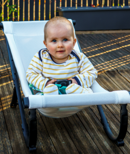 Bébé dans transat Nuaj